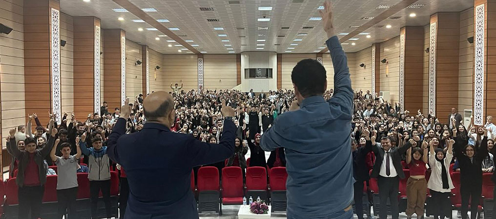 Bonus Hoca Erzincan’da Öğrencilerle Buluştu