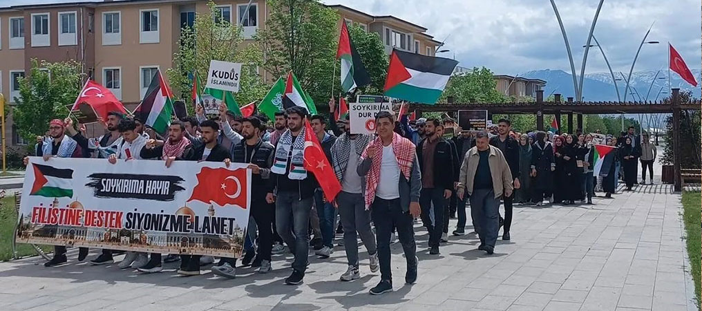 Erzincan’da Gazze İçin Yürüyüş ve Dua’ Programı Düzenlendi