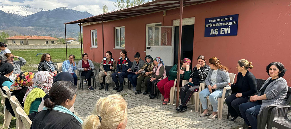Erzincan’da Jandarma Ekipleri Vatandaşı Bilgilendiriyor